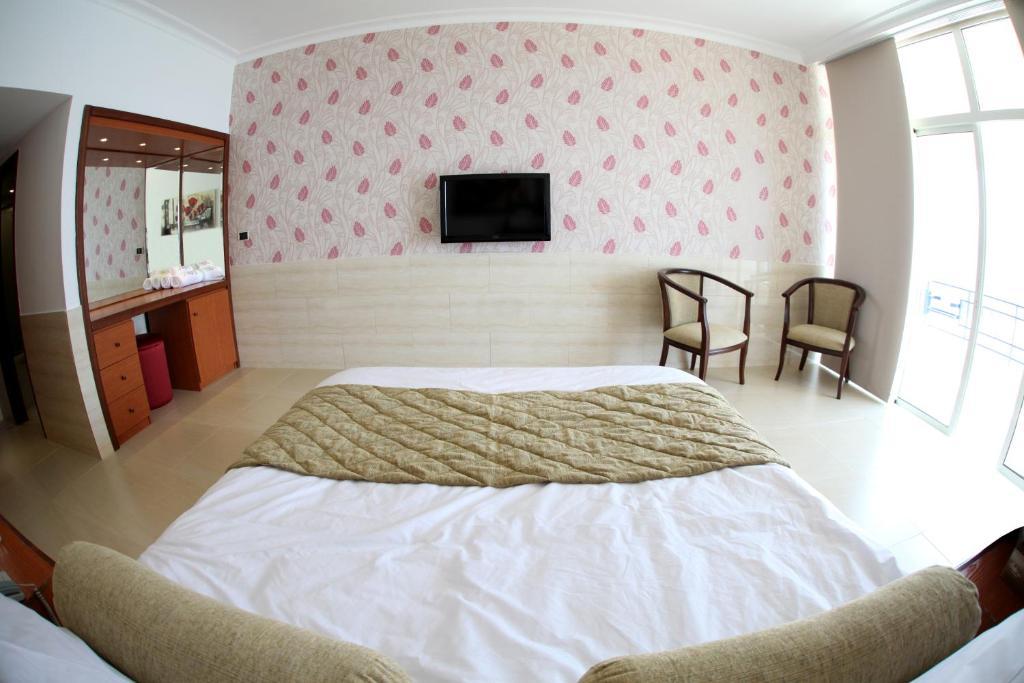 Sawary Beach Hotel בטרון חדר תמונה