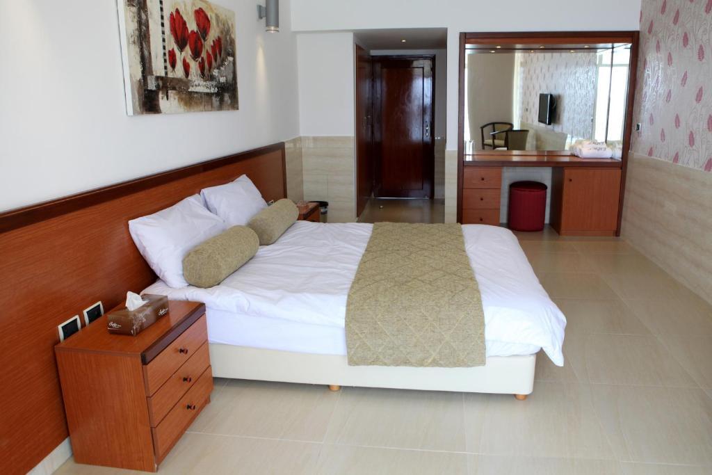 Sawary Beach Hotel בטרון חדר תמונה