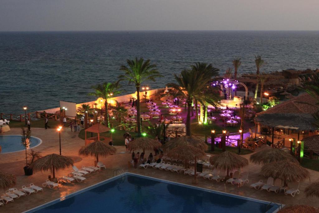 Sawary Beach Hotel בטרון מראה חיצוני תמונה