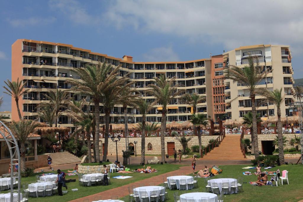 Sawary Beach Hotel בטרון מראה חיצוני תמונה