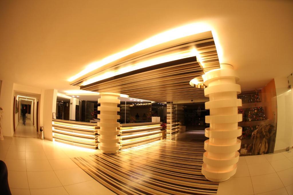 Sawary Beach Hotel בטרון מראה חיצוני תמונה