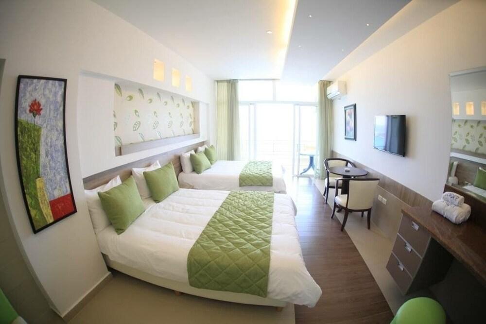 Sawary Beach Hotel בטרון מראה חיצוני תמונה