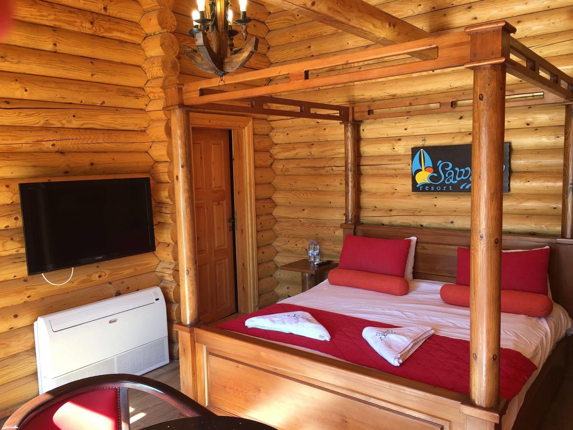 Sawary Beach Hotel בטרון מראה חיצוני תמונה