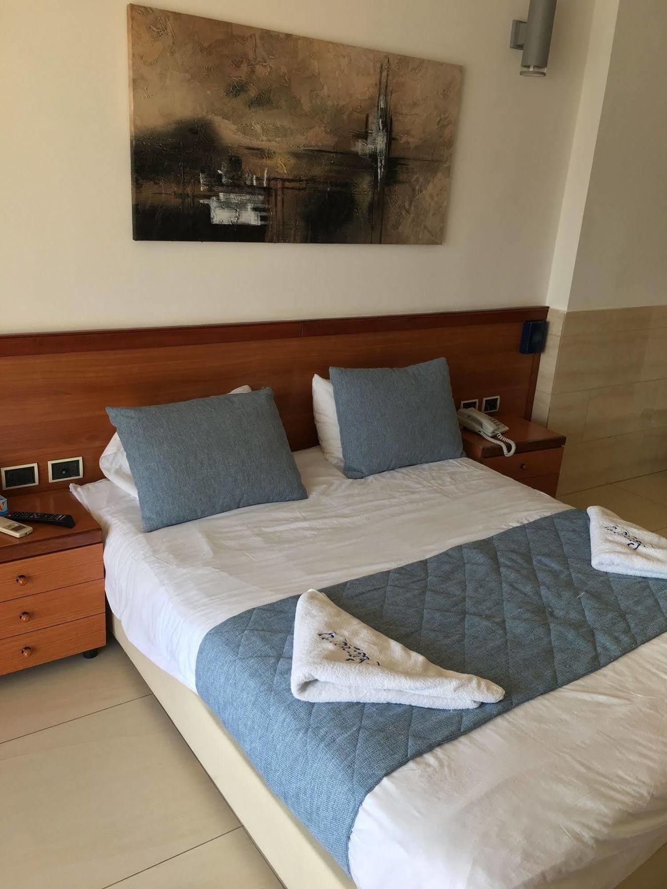 Sawary Beach Hotel בטרון מראה חיצוני תמונה