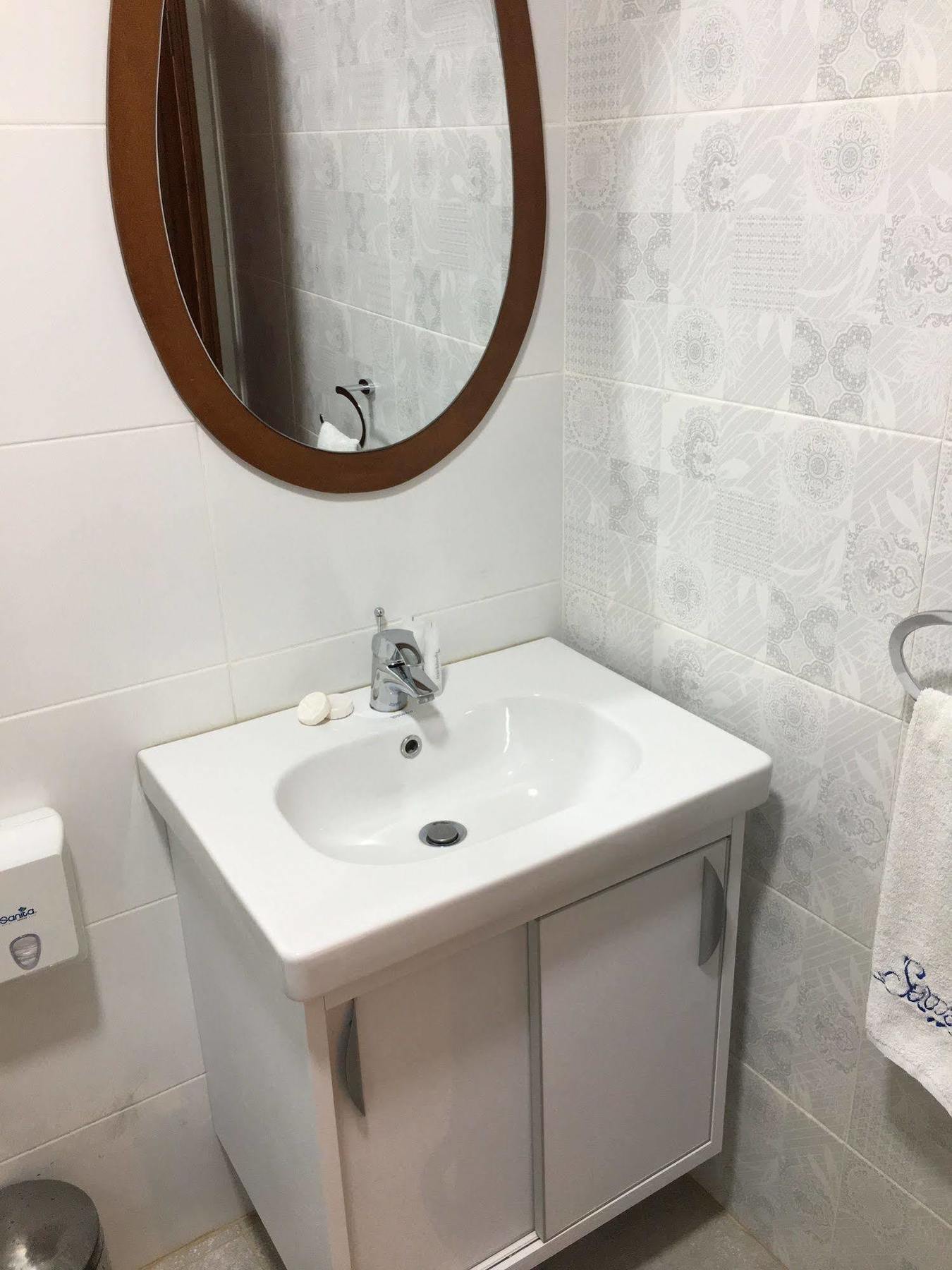 Sawary Beach Hotel בטרון מראה חיצוני תמונה